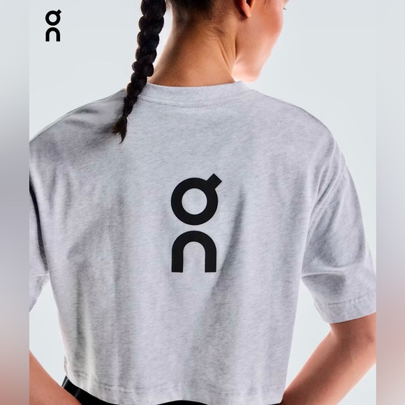 On Running Women’s Club Boxy-T Crop T-Shirt Crater - Picture 2 of 11